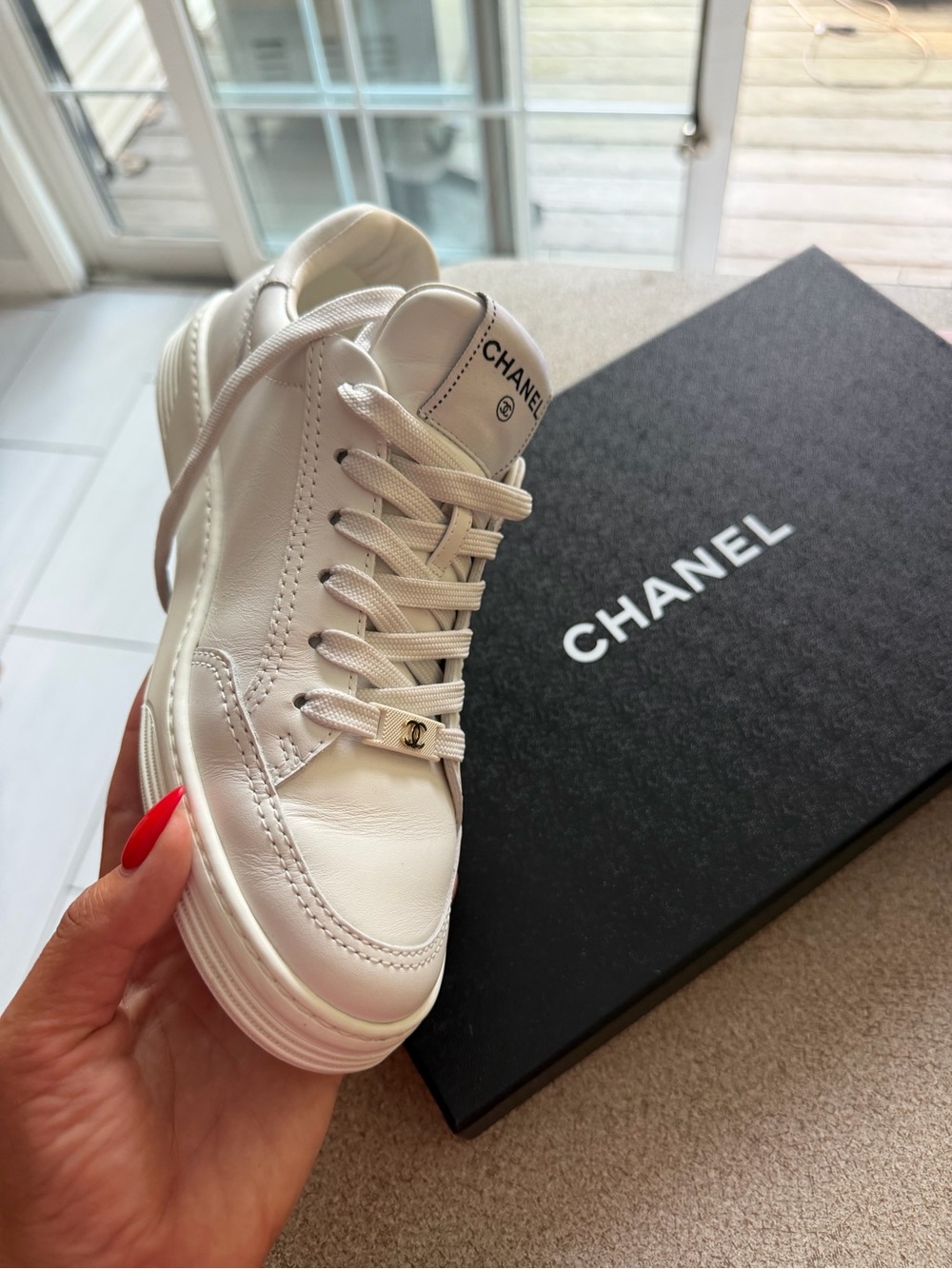CHANEL White Leather Low-Top Sneakers